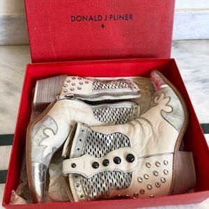 Auth Donal Pliner Rare White Jeweled Cowboy boots
